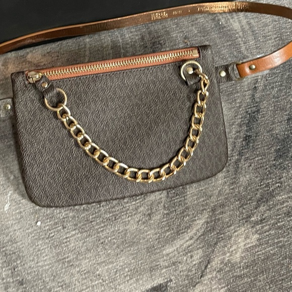 Michael Kors pull chain belt bag - Picture 2 of 9